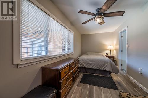 4085 Yellowhead Highway, Kamloops, BC - Indoor Photo Showing Bedroom