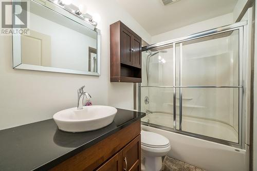 4085 Yellowhead Highway, Kamloops, BC - Indoor Photo Showing Bathroom