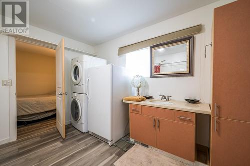 4085 Yellowhead Highway, Kamloops, BC - Indoor Photo Showing Laundry Room