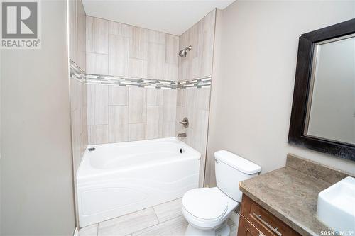 1361 Kent Street, Regina, SK - Indoor Photo Showing Bathroom