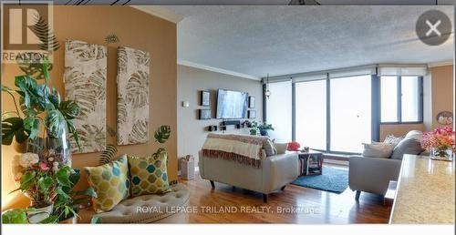 1603 - 323 Colborne Street, London, ON - Indoor Photo Showing Living Room