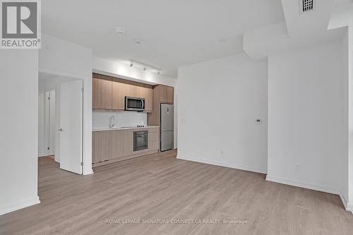 1402 - 32 Forest Manor Road, Toronto, ON - Indoor Photo Showing Kitchen