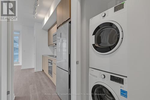 1402 - 32 Forest Manor Road, Toronto, ON - Indoor Photo Showing Laundry Room