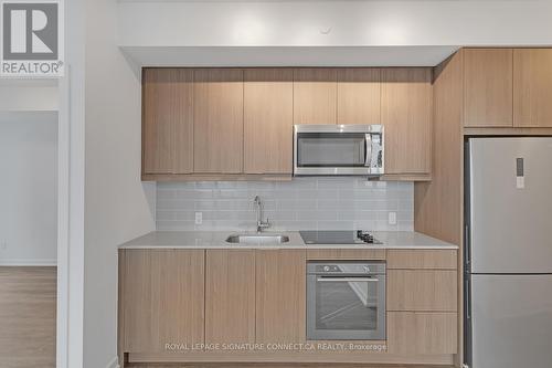 1402 - 32 Forest Manor Road, Toronto, ON - Indoor Photo Showing Kitchen