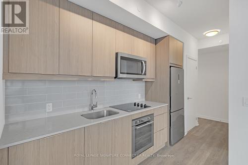 1402 - 32 Forest Manor Road, Toronto, ON - Indoor Photo Showing Kitchen With Upgraded Kitchen