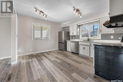 1419 Dover Avenue, Regina, SK - Indoor Photo Showing Kitchen