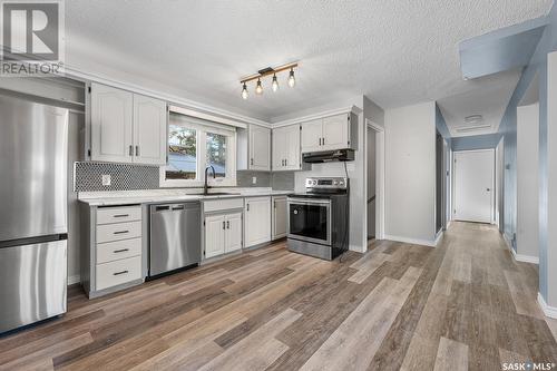 1419 Dover Avenue, Regina, SK - Indoor Photo Showing Kitchen