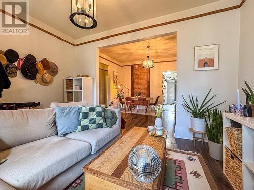 218 13Th Avenue S, Cranbrook, BC - Indoor Photo Showing Living Room