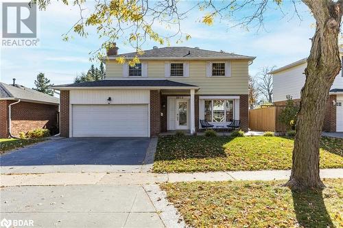 Front of property featuring a garage and a front lawn - 2604 Homelands Drive, Mississauga, ON - Outdoor