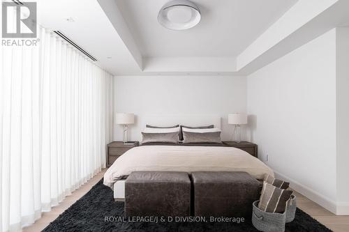 2601 - 200 Cumberland Street, Toronto, ON - Indoor Photo Showing Bedroom