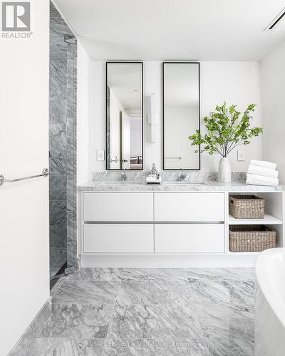 2601 - 200 Cumberland Street, Toronto, ON - Indoor Photo Showing Bathroom