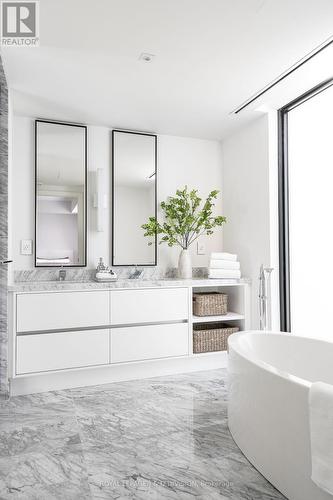 2601 - 200 Cumberland Street, Toronto, ON - Indoor Photo Showing Bathroom