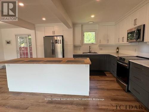 167 Claimpost Trail, Timmins, ON - Indoor Photo Showing Kitchen