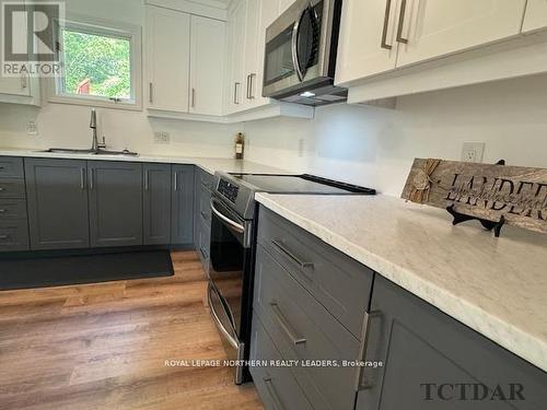 167 Claimpost Trail, Timmins, ON - Indoor Photo Showing Kitchen With Double Sink With Upgraded Kitchen