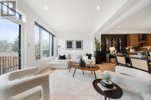 72 Melbourne Street, Hamilton, ON - Indoor Photo Showing Living Room