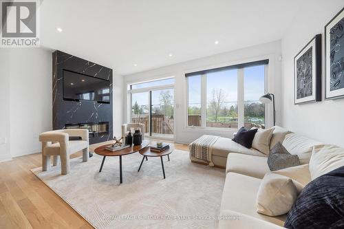 72 Melbourne Street, Hamilton, ON - Indoor Photo Showing Living Room