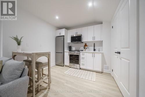 72 Melbourne Street, Hamilton, ON - Indoor Photo Showing Kitchen