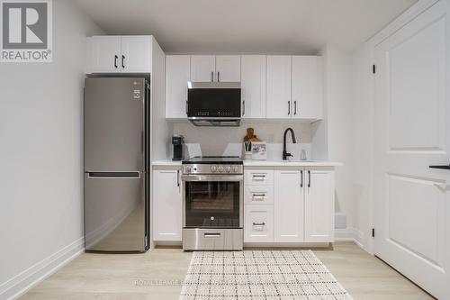 72 Melbourne Street, Hamilton, ON - Indoor Photo Showing Kitchen