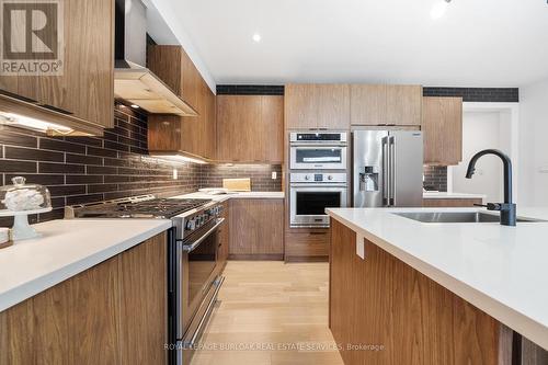 72 Melbourne Street, Hamilton, ON - Indoor Photo Showing Kitchen With Stainless Steel Kitchen With Upgraded Kitchen