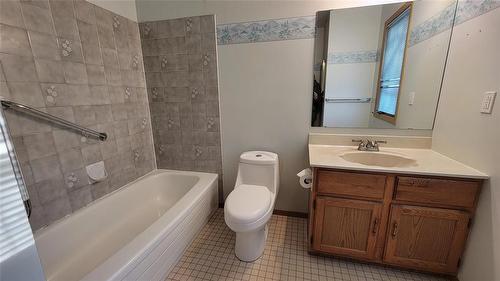 39 Brotman Bay, Winnipeg, MB - Indoor Photo Showing Bathroom