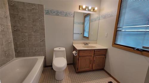 39 Brotman Bay, Winnipeg, MB - Indoor Photo Showing Bathroom