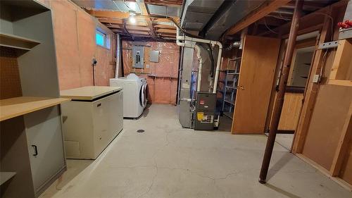 39 Brotman Bay, Winnipeg, MB - Indoor Photo Showing Basement