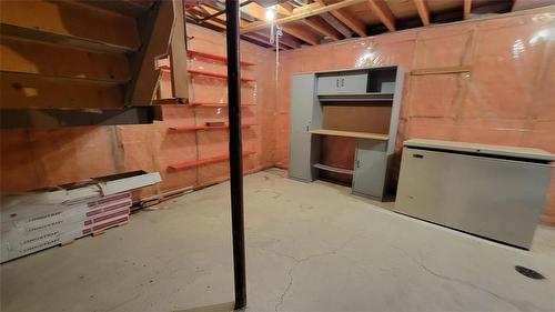 39 Brotman Bay, Winnipeg, MB - Indoor Photo Showing Basement