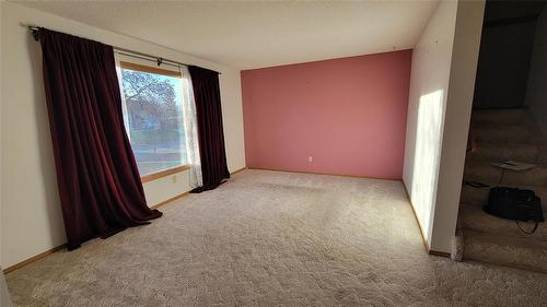 39 Brotman Bay, Winnipeg, MB - Indoor Photo Showing Other Room