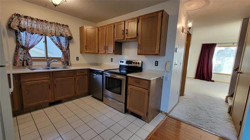 39 Brotman Bay, Winnipeg, MB - Indoor Photo Showing Kitchen With Double Sink