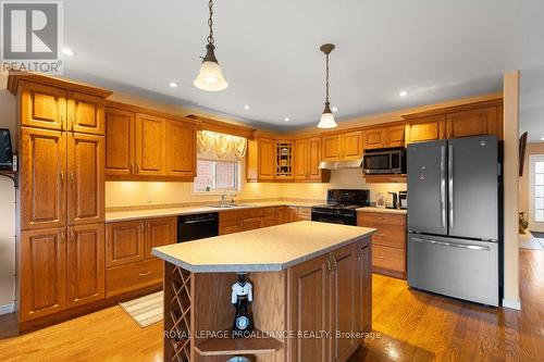 112 Hickory Grove, Belleville, ON - Indoor Photo Showing Kitchen