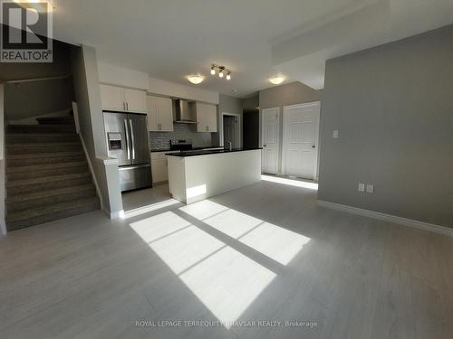 18 Oat Lane, Kitchener, ON - Indoor Photo Showing Kitchen