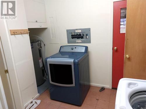 17 7Th Avenue, Keremeos, BC - Indoor Photo Showing Laundry Room