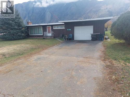 17 7Th Avenue, Keremeos, BC - Outdoor