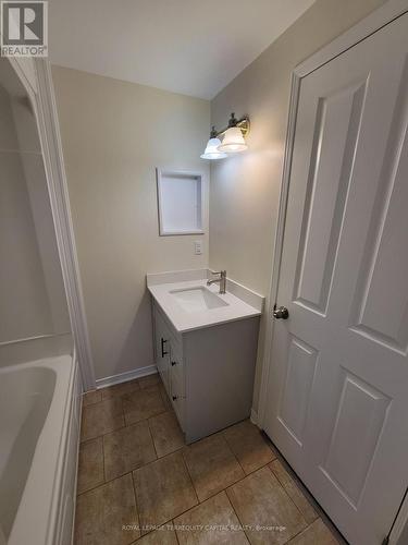 46 Arthur Avenue, Barrie, ON - Indoor Photo Showing Bathroom