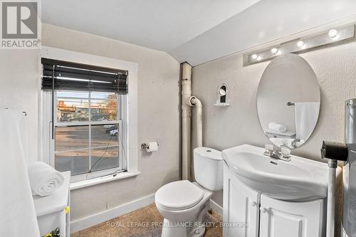 22 Alberta Street, Quinte West, ON - Indoor Photo Showing Bathroom