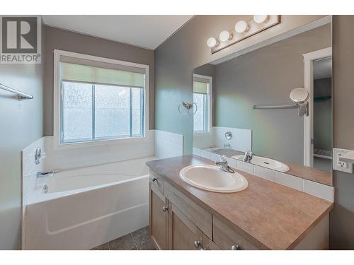 2208 Westside Park Avenue, Invermere, BC - Indoor Photo Showing Bathroom