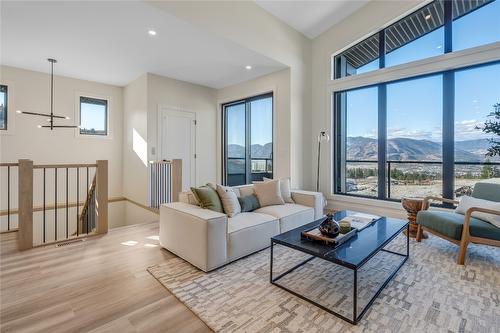 102-1100 Antler Drive, Penticton, BC - Indoor Photo Showing Living Room