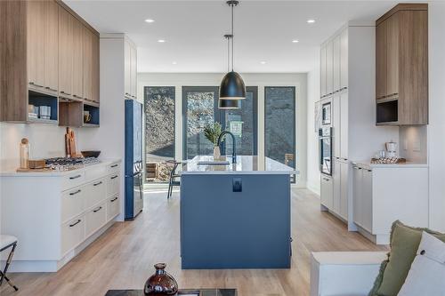 102-1100 Antler Drive, Penticton, BC - Indoor Photo Showing Kitchen With Upgraded Kitchen