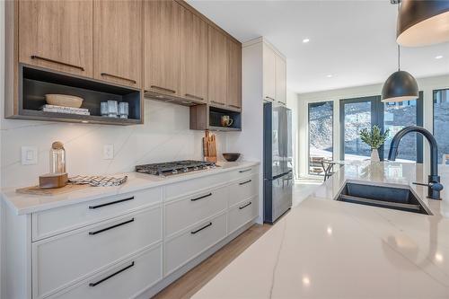 102-1100 Antler Drive, Penticton, BC - Indoor Photo Showing Kitchen With Stainless Steel Kitchen With Double Sink With Upgraded Kitchen