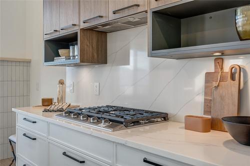 102-1100 Antler Drive, Penticton, BC - Indoor Photo Showing Kitchen With Upgraded Kitchen