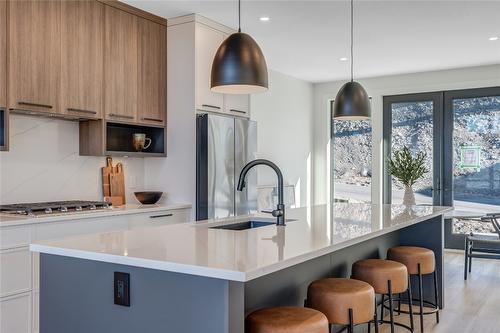 102-1100 Antler Drive, Penticton, BC - Indoor Photo Showing Kitchen With Upgraded Kitchen