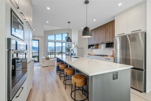 102-1100 Antler Drive, Penticton, BC - Indoor Photo Showing Kitchen With Stainless Steel Kitchen With Upgraded Kitchen