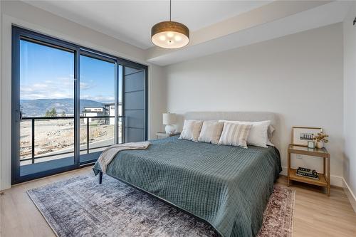 102-1100 Antler Drive, Penticton, BC - Indoor Photo Showing Bedroom