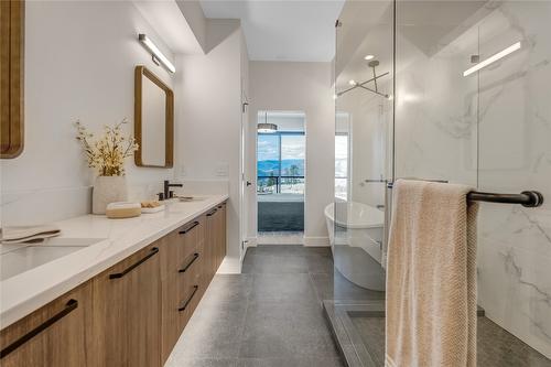 102-1100 Antler Drive, Penticton, BC - Indoor Photo Showing Bathroom