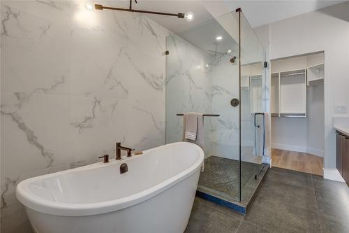 102-1100 Antler Drive, Penticton, BC - Indoor Photo Showing Bathroom