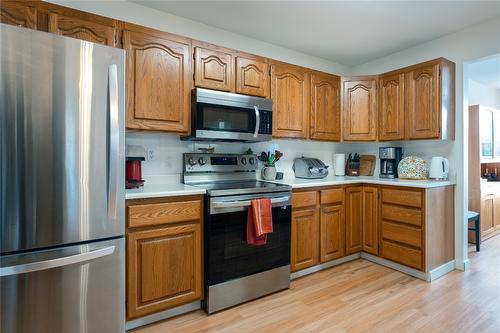 215-1329 Klo Road, Kelowna, BC - Indoor Photo Showing Kitchen