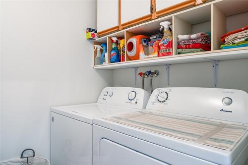 215-1329 Klo Road, Kelowna, BC - Indoor Photo Showing Laundry Room