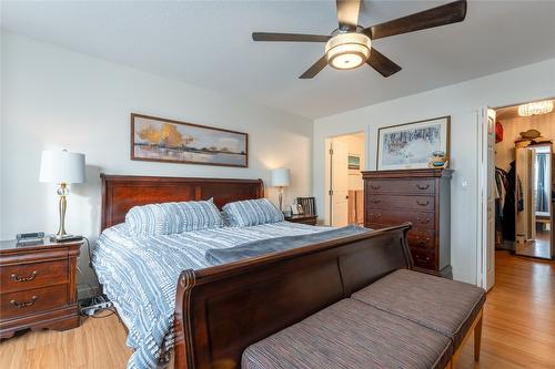 215-1329 Klo Road, Kelowna, BC - Indoor Photo Showing Bedroom