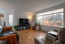 215-1329 Klo Road, Kelowna, BC  - Indoor Photo Showing Living Room 