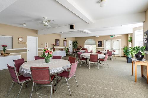 215-1329 Klo Road, Kelowna, BC - Indoor Photo Showing Dining Room